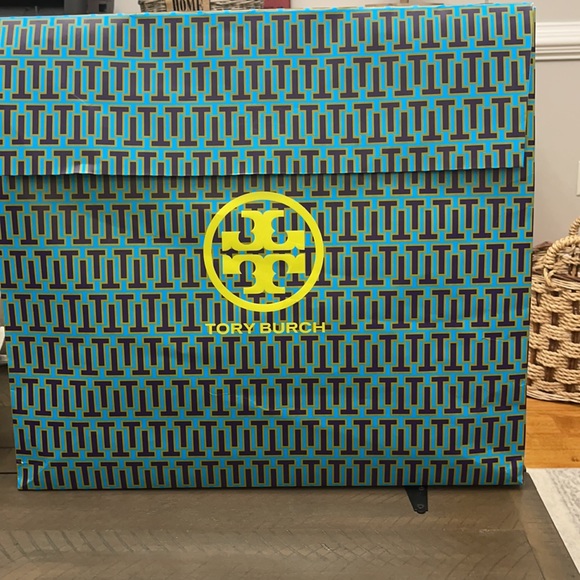Tory Burch gift bag 20 x 18x 6  Velcro Closure - Picture 2 of 5